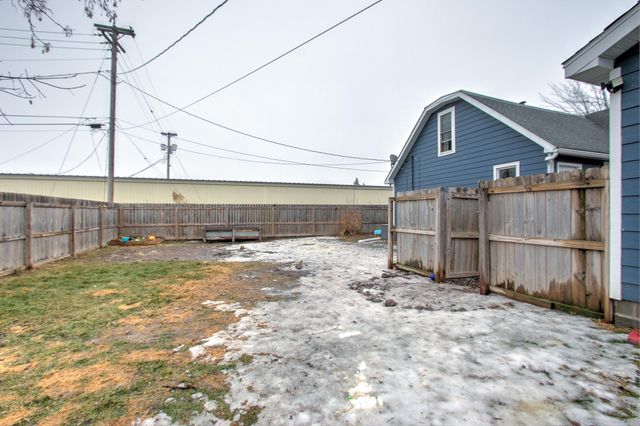 212 Forest Avenue W, Mora, MN 55051