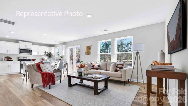 2114 10th Street SE, Hickory, NC 28602