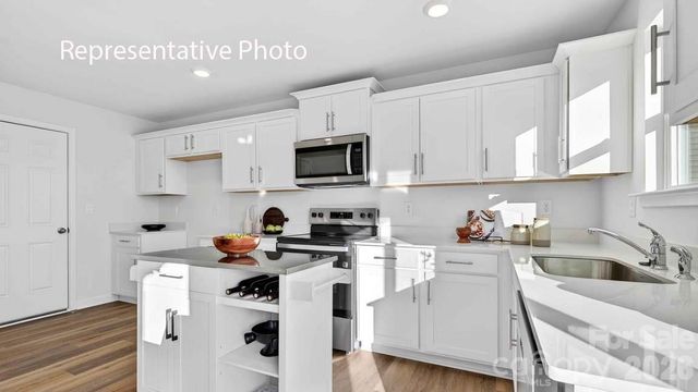 2114 10th Street SE, Hickory, NC 28602