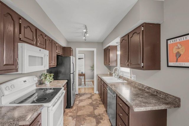 7200 Newton Avenue N, Brooklyn Center, MN 55430