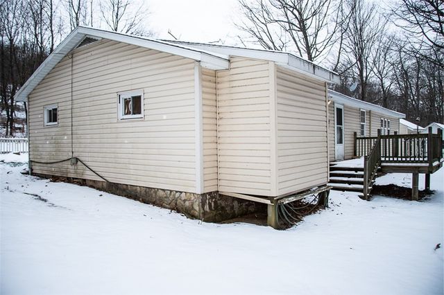 1227 Mount Carmel Dr, Ogle Twp, PA 15963