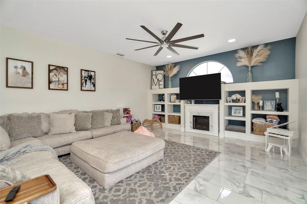 Image 11 of property listing at 4612 NETHERWOOD DRIVE, Tampa, FL 33624