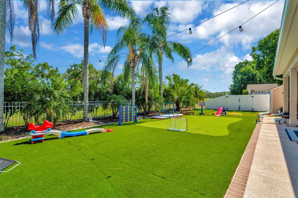 Image 18 of property listing at 4612 NETHERWOOD DRIVE, Tampa, FL 33624