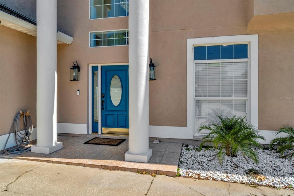 Image 4 of property listing at 4612 NETHERWOOD DRIVE, Tampa, FL 33624