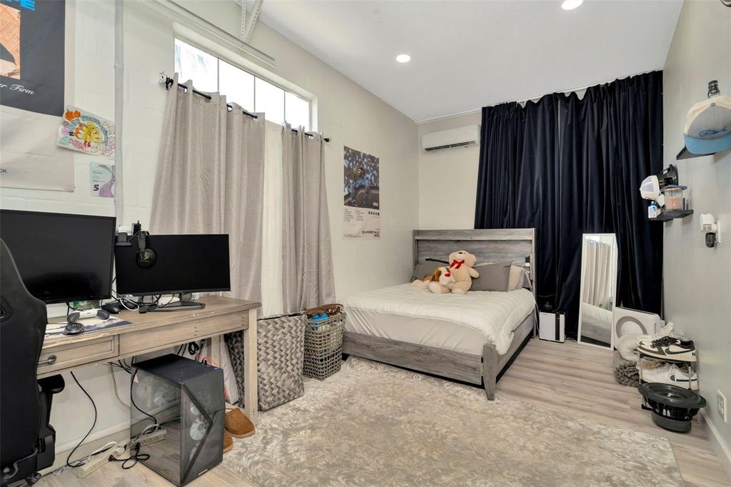 Image 33 of property listing at 4612 NETHERWOOD DRIVE, Tampa, FL 33624