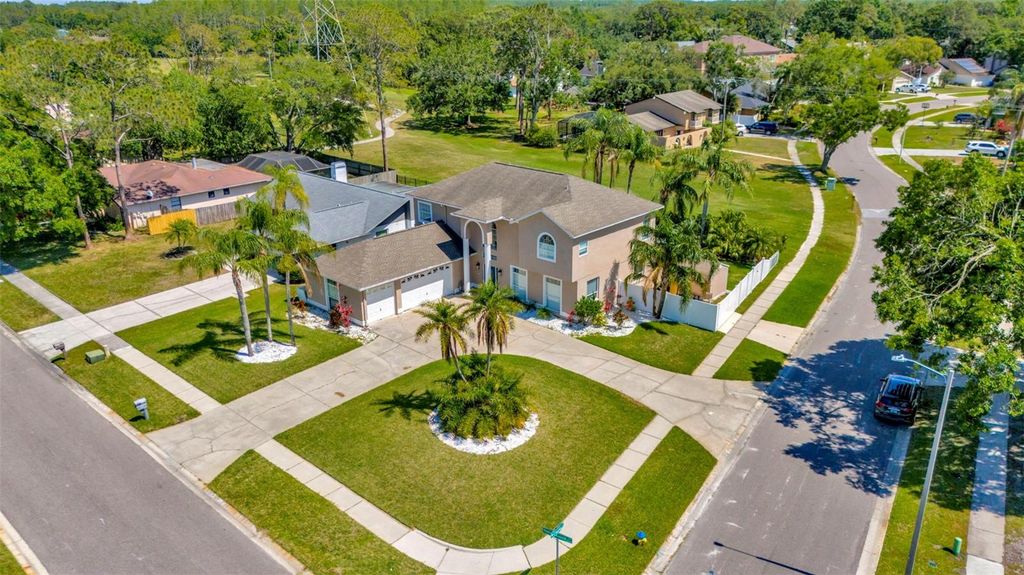 Image 38 of property listing at 4612 NETHERWOOD DRIVE, Tampa, FL 33624
