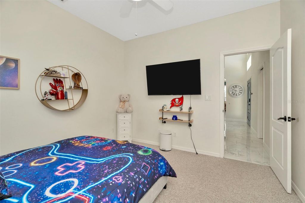 Image 7 of property listing at 4612 NETHERWOOD DRIVE, Tampa, FL 33624