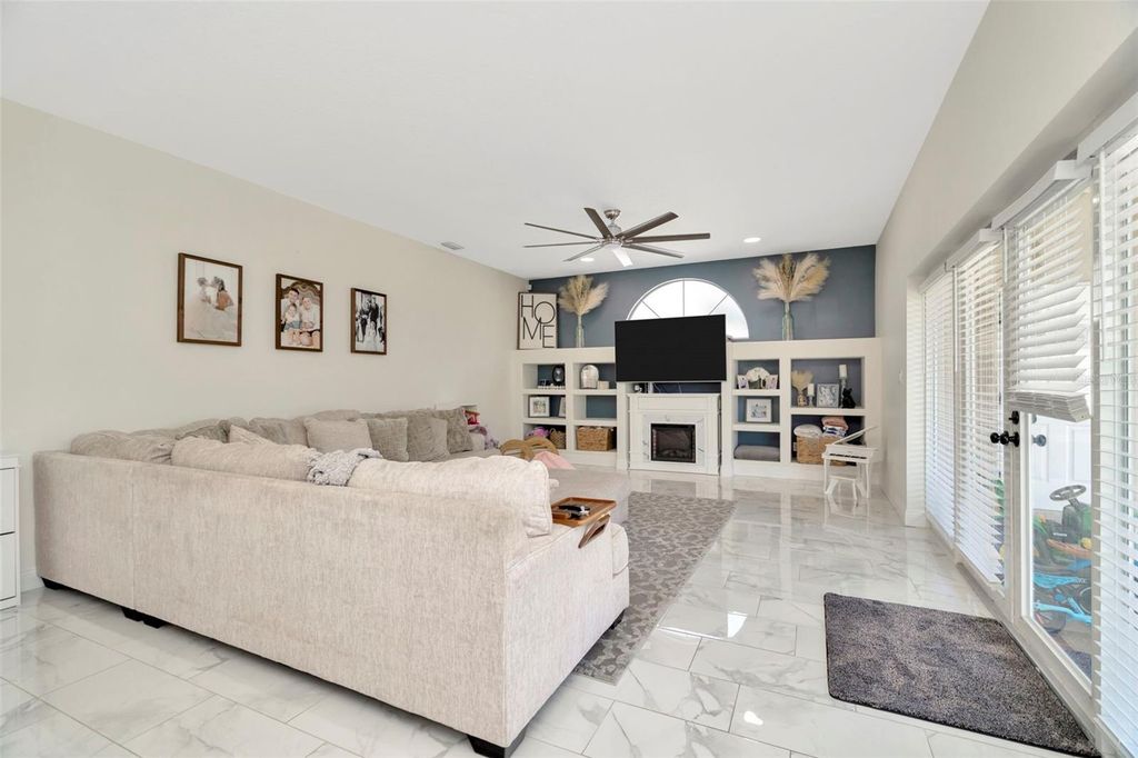 Image 10 of property listing at 4612 NETHERWOOD DRIVE, Tampa, FL 33624