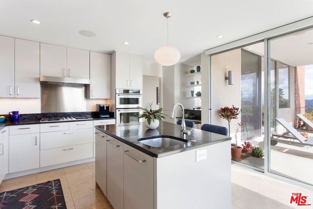 2154 Ridgemont Drive, Los Angeles, CA 90046