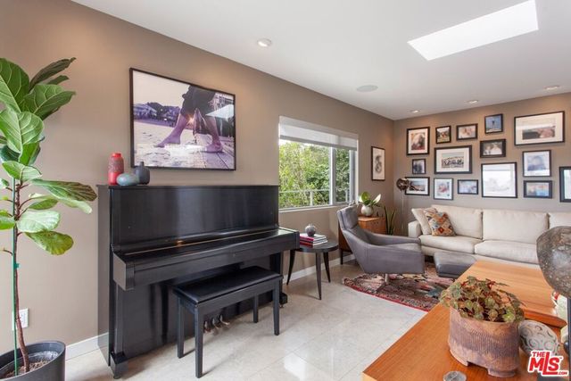 2154 Ridgemont Drive, Los Angeles, CA 90046