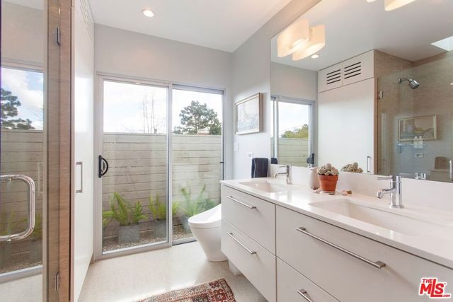 2154 Ridgemont Drive, Los Angeles, CA 90046