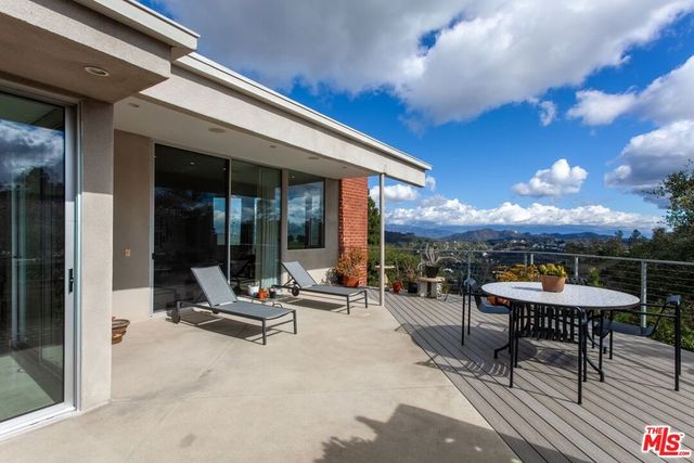 2154 Ridgemont Drive, Los Angeles, CA 90046