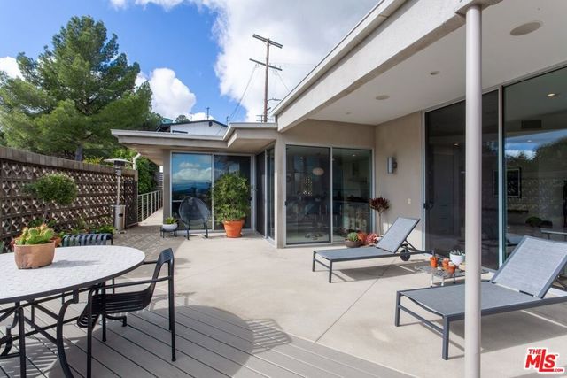 2154 Ridgemont Drive, Los Angeles, CA 90046