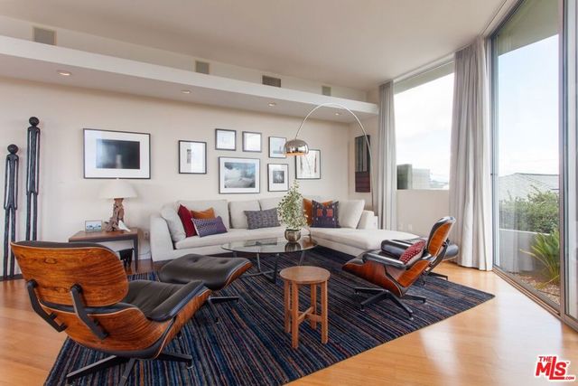 2154 Ridgemont Drive, Los Angeles, CA 90046