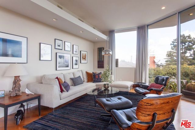 2154 Ridgemont Drive, Los Angeles, CA 90046