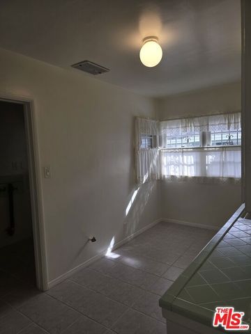 6243 S Fairfax Avenue, Los Angeles, CA 90056