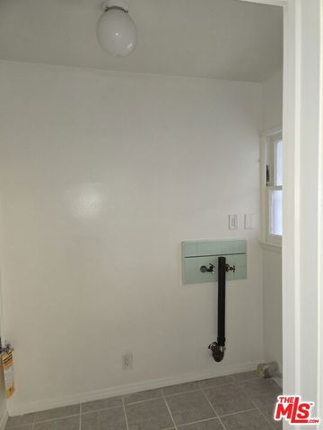 6243 S Fairfax Avenue, Los Angeles, CA 90056