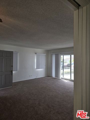 6243 S Fairfax Avenue, Los Angeles, CA 90056