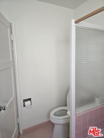 6243 S Fairfax Avenue, Los Angeles, CA 90056