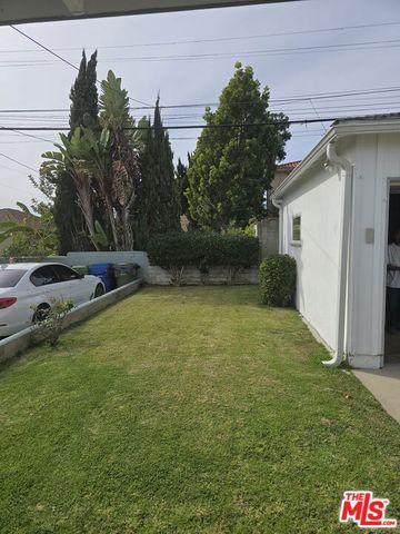 6243 S Fairfax Avenue, Los Angeles, CA 90056