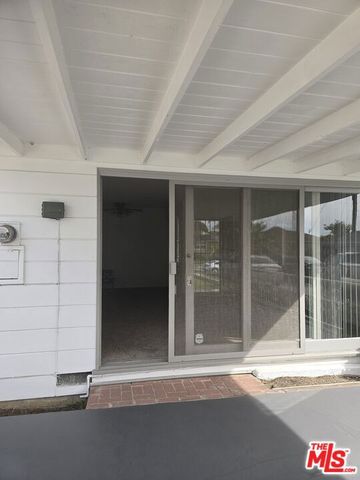 6243 S Fairfax Avenue, Los Angeles, CA 90056