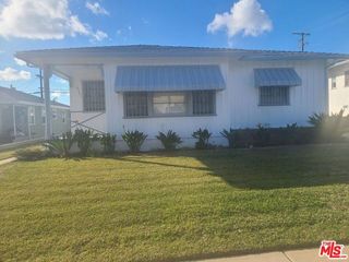 6243 S Fairfax Avenue, Los Angeles, CA 90056