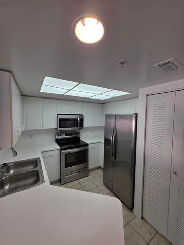 4175 N Haverhill Road 907, West Palm Beach, FL 33417