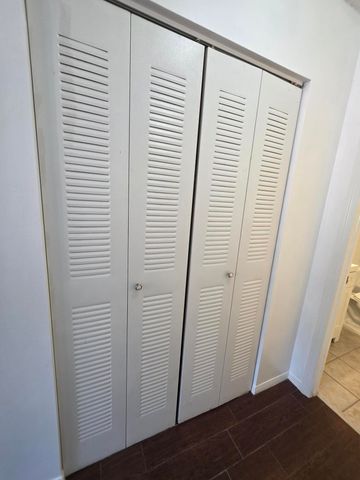 4175 N Haverhill Road 907, West Palm Beach, FL 33417