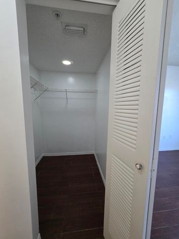 4175 N Haverhill Road 907, West Palm Beach, FL 33417