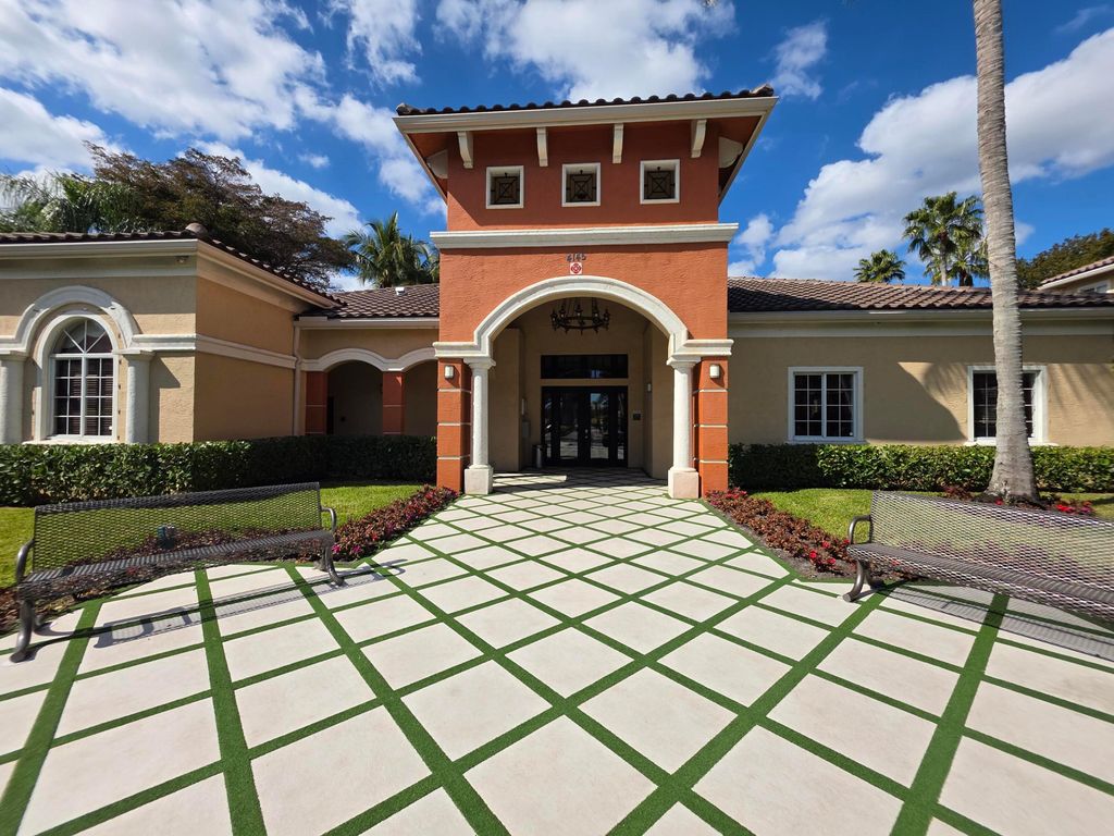 4175 N Haverhill Road 907, West Palm Beach, FL 33417