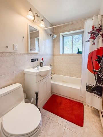 28 Westgate Rd 5, Boston, MA 02467