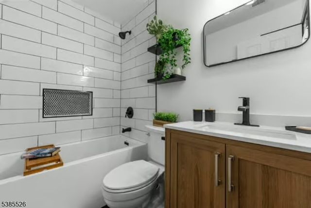26 Ryan Ln, Lincoln Park Boro, NJ 07035