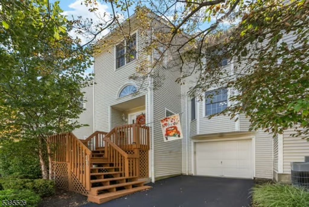 26 Ryan Ln, Lincoln Park Boro, NJ 07035
