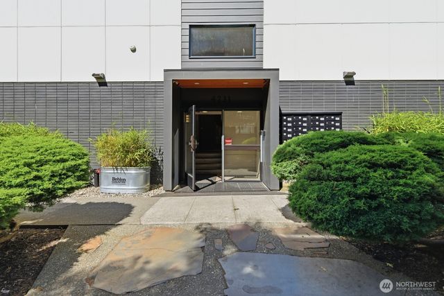 4731 12th Avenue NE, Seattle, WA 98105