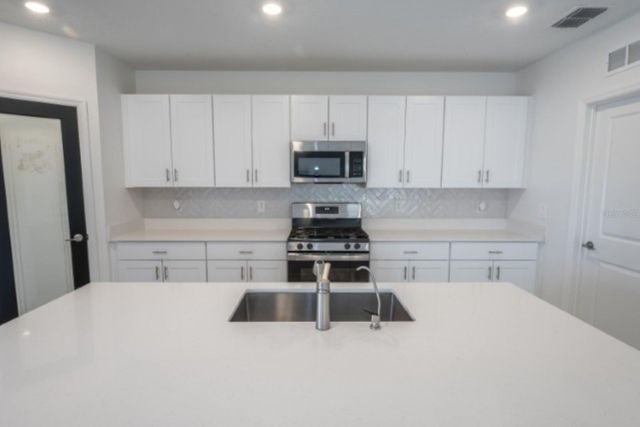 1782 LANIER ROAD, Zephyrhills, FL 33541