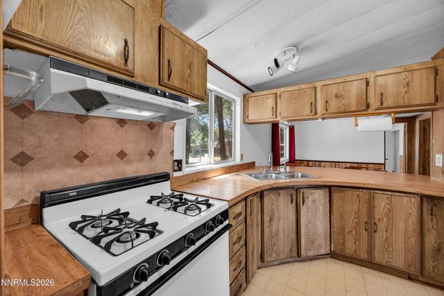 230 E Gepford Parkway, Sun Valley, NV 89433