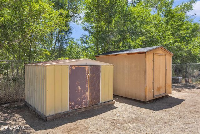 230 E Gepford Parkway, Sun Valley, NV 89433