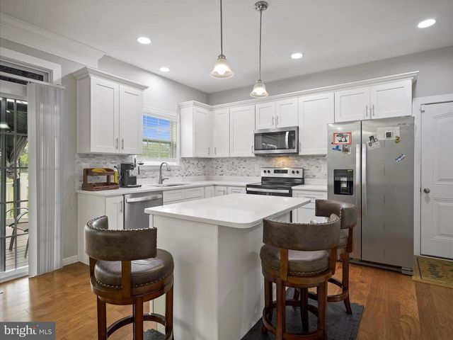 148 VAN CLEVESVILLE RD, Martinsburg, WV 25405