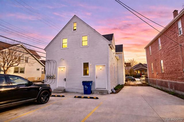 2433 Pulaski Street, Hamtramck, MI 48212