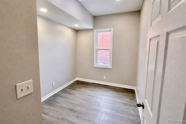 2433 Pulaski Street, Hamtramck, MI 48212