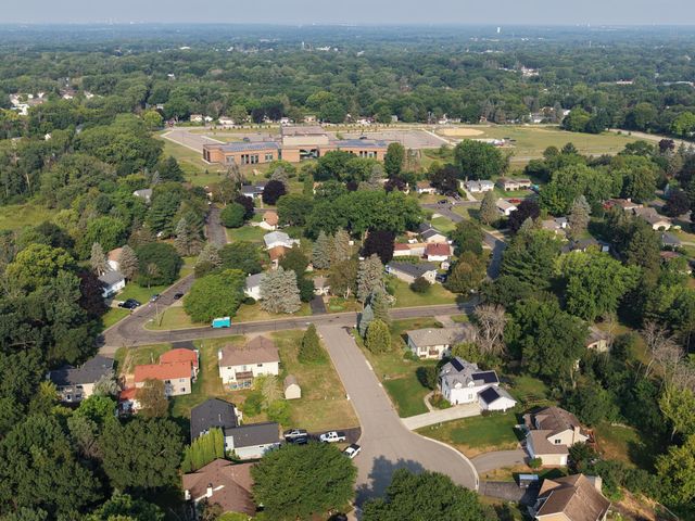2508 Knoll Circle, Maplewood, MN 55109