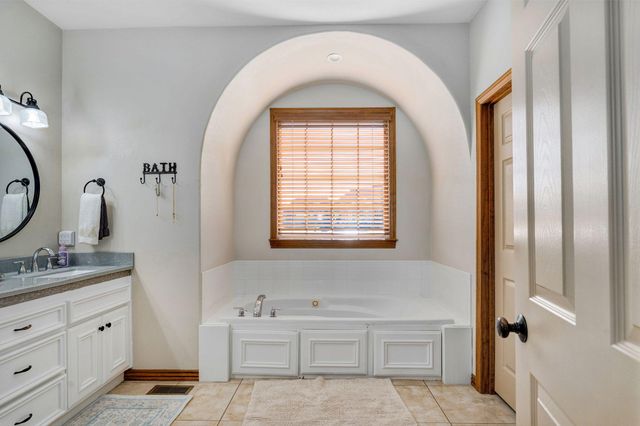 815 E Beaufort Street, Nixa, MO 65714