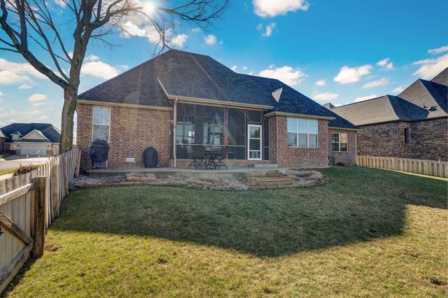 815 E Beaufort Street, Nixa, MO 65714