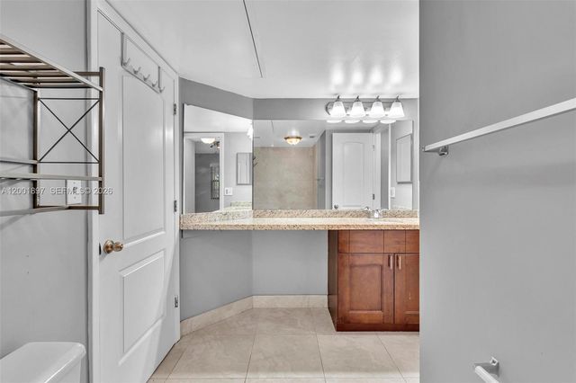 2851 N Oakland Forest Dr 306, Oakland Park, FL 33309