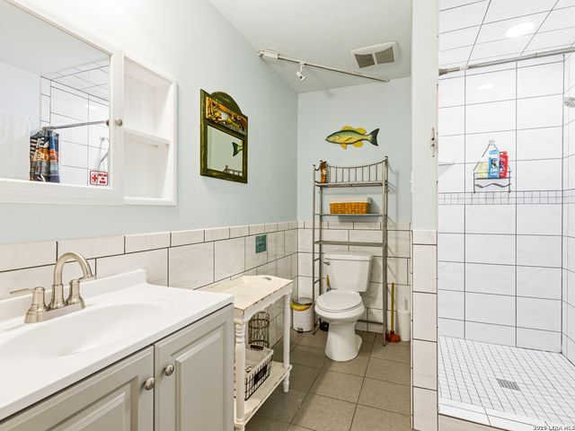 1397 CANYON LAKE DR, Canyon Lake, TX 78133