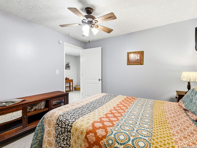 1397 CANYON LAKE DR, Canyon Lake, TX 78133