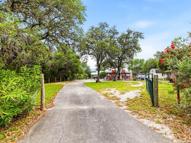 1397 CANYON LAKE DR, Canyon Lake, TX 78133