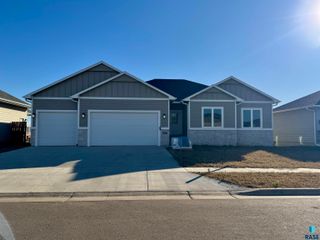 7264 E Athens Ct Court, Sioux Falls, SD 57110