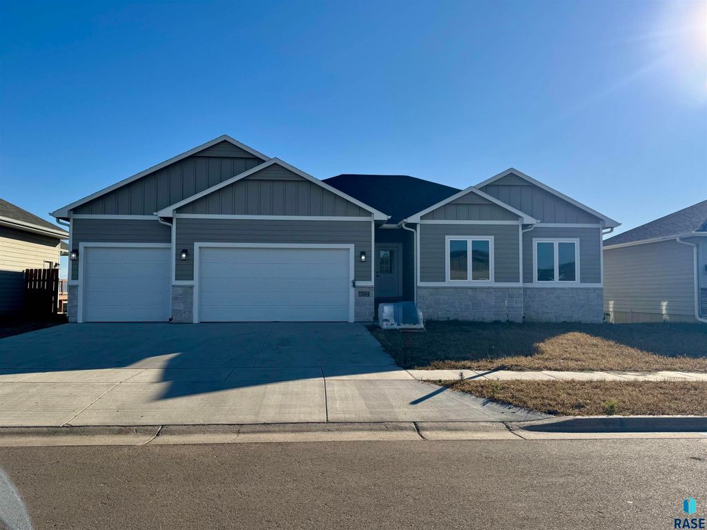 7264 E Athens Ct Court, Sioux Falls, SD 57110