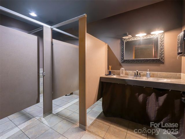 24 Wall Street, Asheville, NC 28801